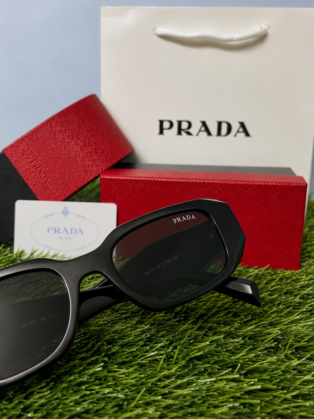 🕶️ P.M #0004 -Luxury-inspired premium sunglasses with premium packaging and stylish design.
*PREMIUM QUALITY FRAME*