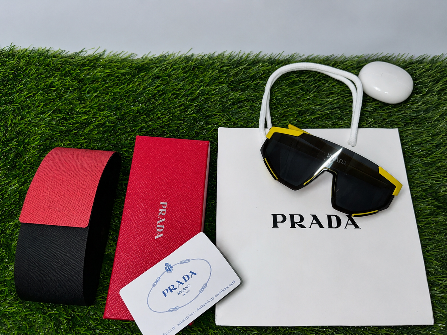 🕶️ P.S#0005 -Luxury-inspired premium sunglasses with premium packaging and stylish design.        

*PREMIUM QUALITY FRAME*