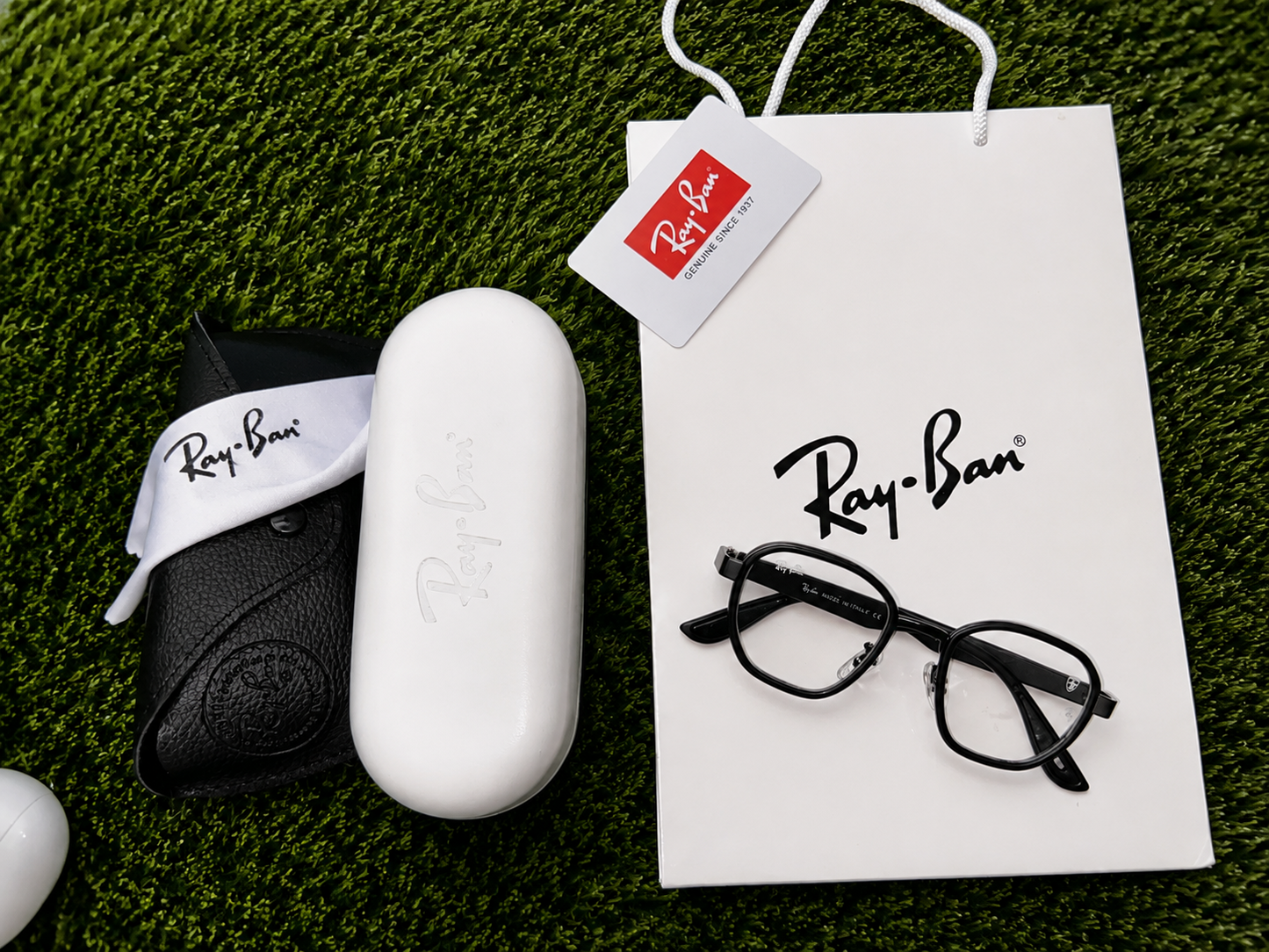 🕶️ R.B#0006 -Luxury-inspired premium sunglasses with premium packaging and stylish design.

*PREMIUM QUALITY FRAME*
