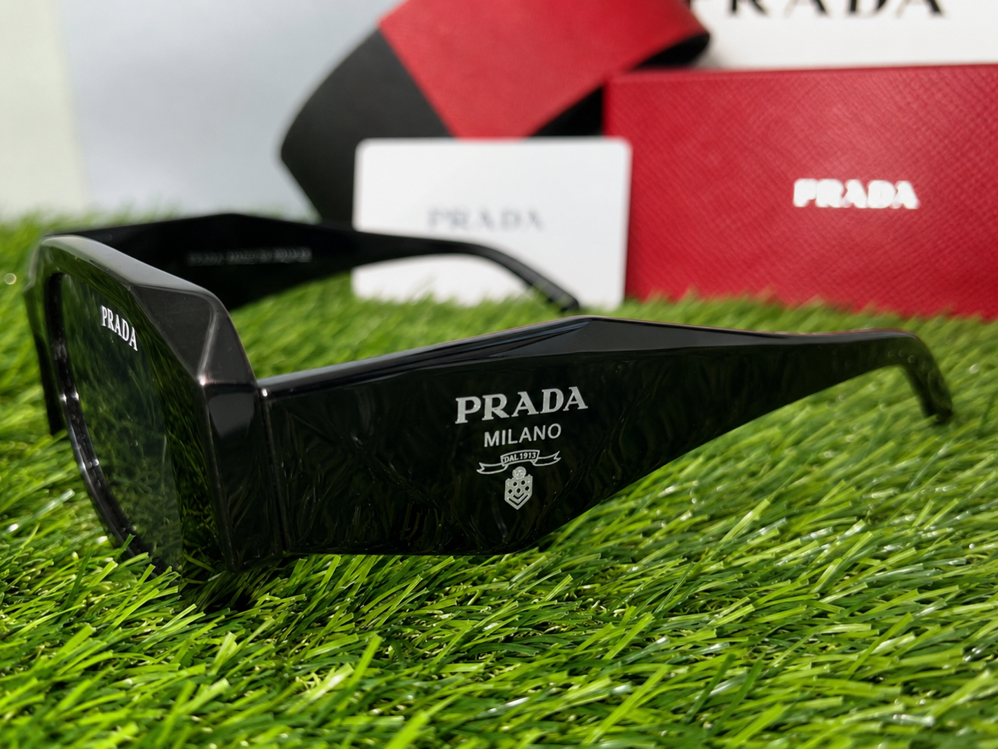 🕶️ P.M #0004 -Luxury-inspired premium sunglasses with premium packaging and stylish design.        

*PREMIUM QUALITY FRAME*